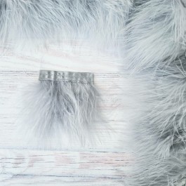 Пух на тасьмі сірого кольору