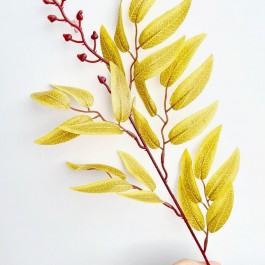 Гілочка з листочками та ягідками