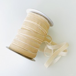 Оксамитова стрічка 1,5см молочного кольору