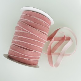 Оксамитова стрічка 1,5см колір рожева пудра