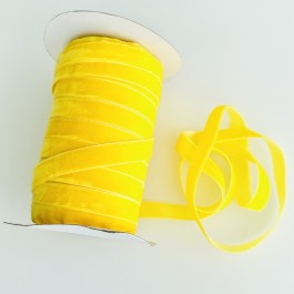 Оксамитова стрічка 1,5см жовтого кольору