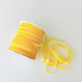 Оксамитова стрічка 1см жовтого кольору