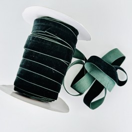 Оксамитова стрічка 2,5см темно смарагдового кольору