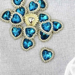 Стразова серединка "Сердечко", розмір 2,4х2,3см, насичено блакитного кольору