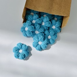 В'язані квіти бірюзового кольору ручної роботи