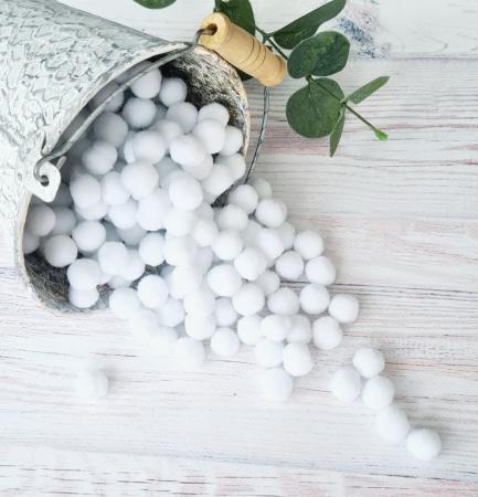 Помпони фетрові білого кольору 1,5см (10шт.)