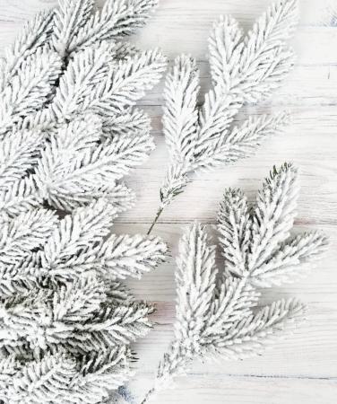 Гілочка хвої штучна люкс "Ялинка" зелена, засніжена 5-ка, лита