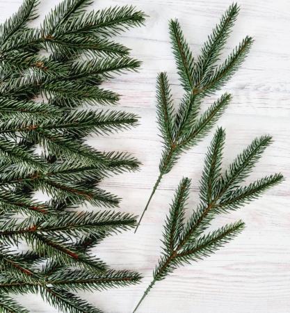 Гілочка хвої штучна зелена 5-ка, лита