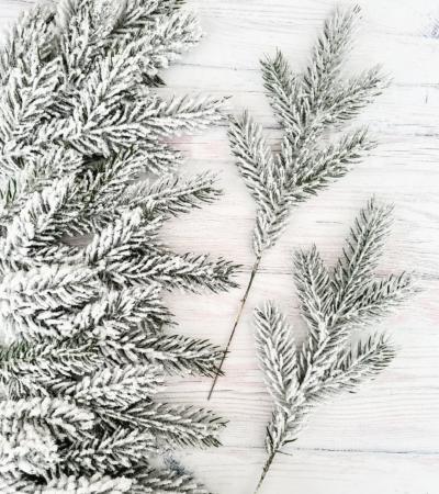 Гілочка хвої штучна люкс "Ялинка" зелена, засніжена 5-ка, лита