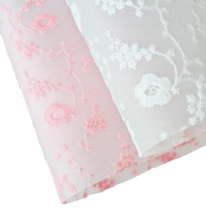 Вініл з вишивкою, напівпрозорий, розмір 20х15см 