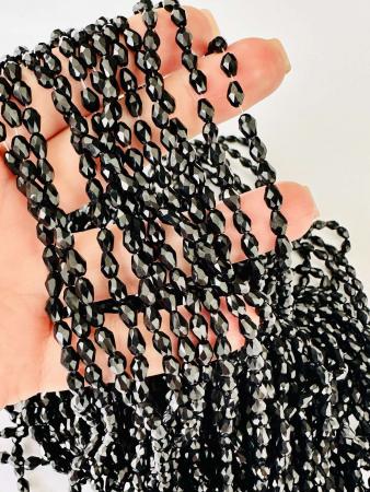 Кришталеві намистини 4х6мм (Капля) чорного кольору