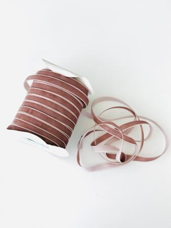 Оксамитова стрічка 1см темно пудрового кольору