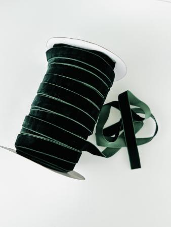 Оксамитова стрічка 1,5см темно смарагдового кольору