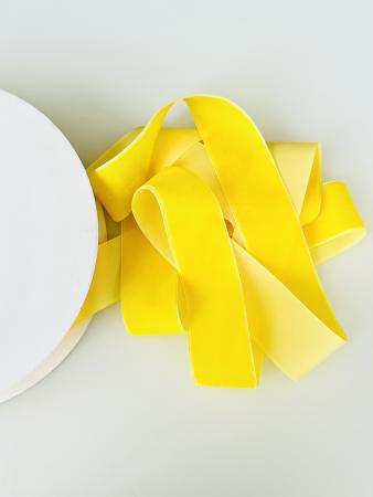 Оксамитова стрічка 4см жовтого кольору