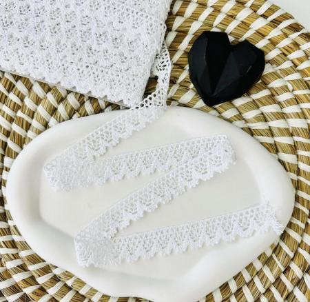 Мереживо бавовняне 2см білого кольору