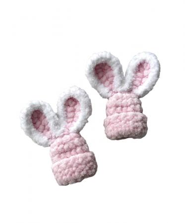 В'язані шапочки з вушками ніжно рожевого з білим кольору ручної роботи