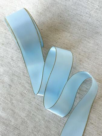 Сатинова стрічка двостороння, шириною 3,8см, блакитного кольору з золотим люрексом