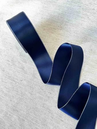Сатинова стрічка двостороння, шириною 3,8см, темно синього кольору з срібним люрексом