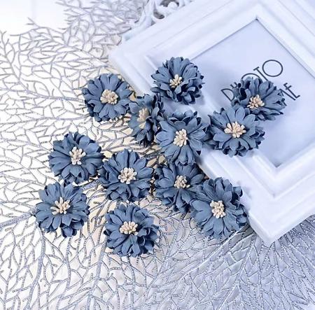 Тканинні квіти з кремовими тичинками, діаметром 4см, темно сизого кольору