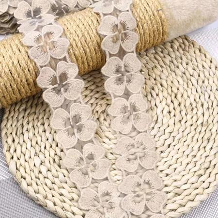 Квіти на фатині