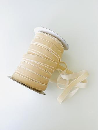 Оксамитова стрічка 1,5см молочного кольору